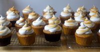 smore cupcakes with ganache filling More Desserts, Chocolate Cupcakes, Blog Smitten, Perelli, S More Cupcakes Smitten, Cakes Recipe, Cupcakes Smitten Kitchens, Cupcakes Delish, Cupcake Smitten SMore Cupcakes (Smitten Kitchen)